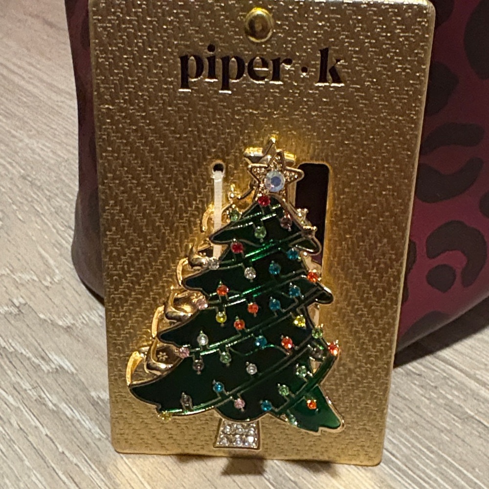 X SOLD X TikTok Viral Piper K Christmas Tree Holiday Hair clip accessory - NWT - Picture 1 of 4